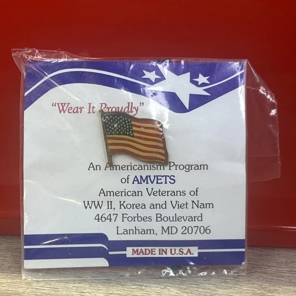 Tiny American Flag USA Lapel Hat Pin Vintage Vtg New Old Stock Wear It Proudly